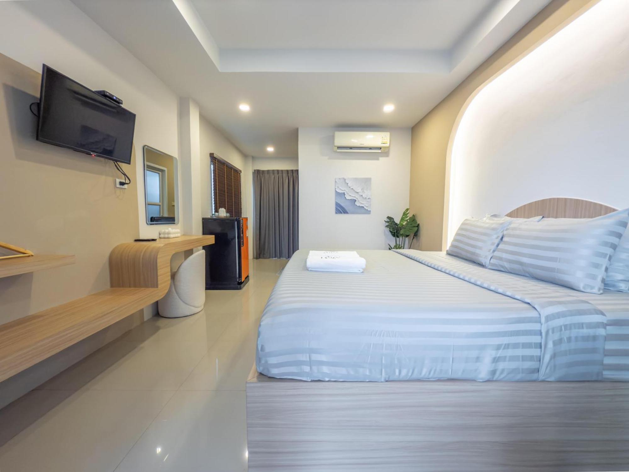 The Seathru Koh Larn Hotel Pattaya Exterior photo