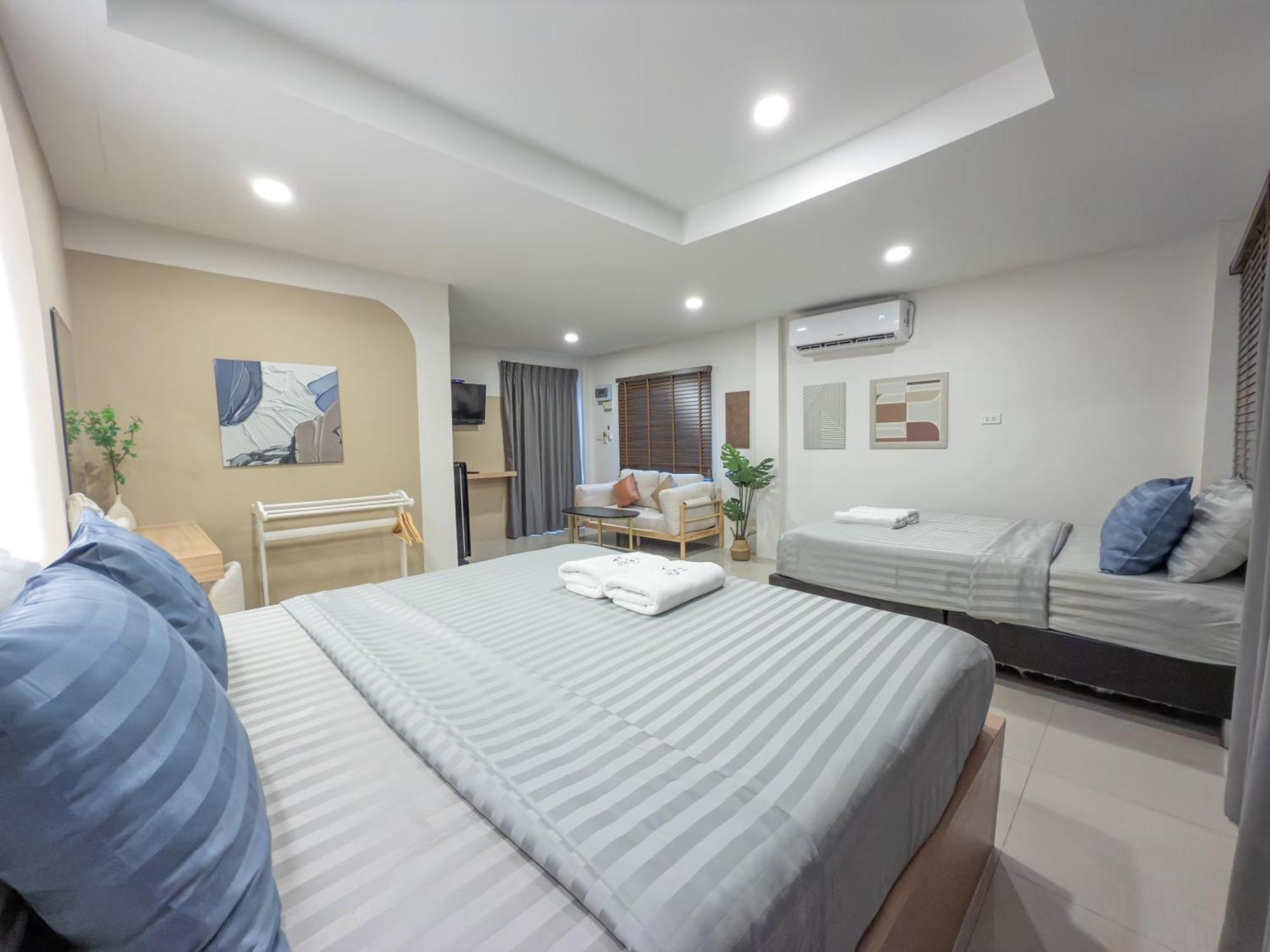 The Seathru Koh Larn Hotel Pattaya Exterior photo