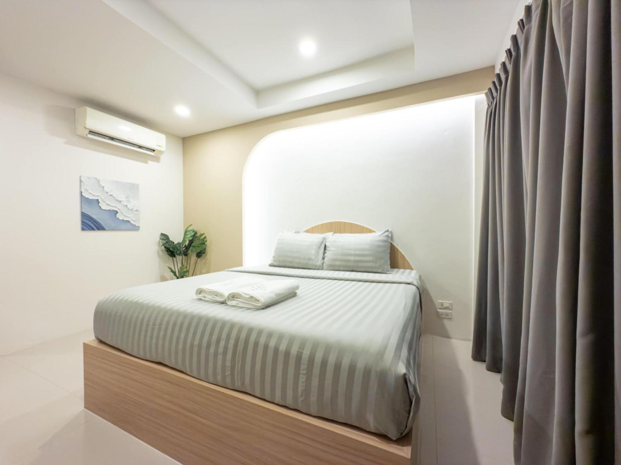 The Seathru Koh Larn Hotel Pattaya Exterior photo