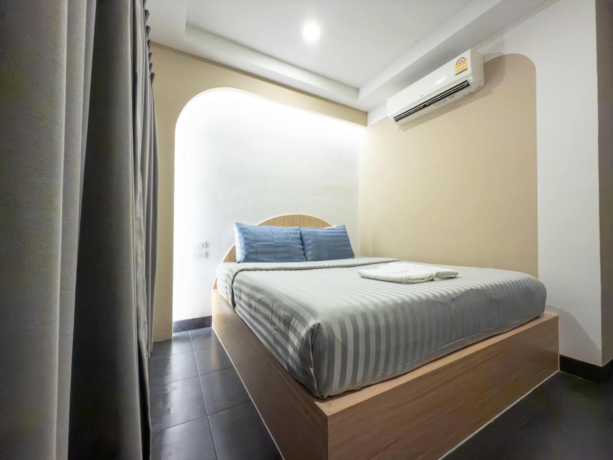 The Seathru Koh Larn Hotel Pattaya Exterior photo